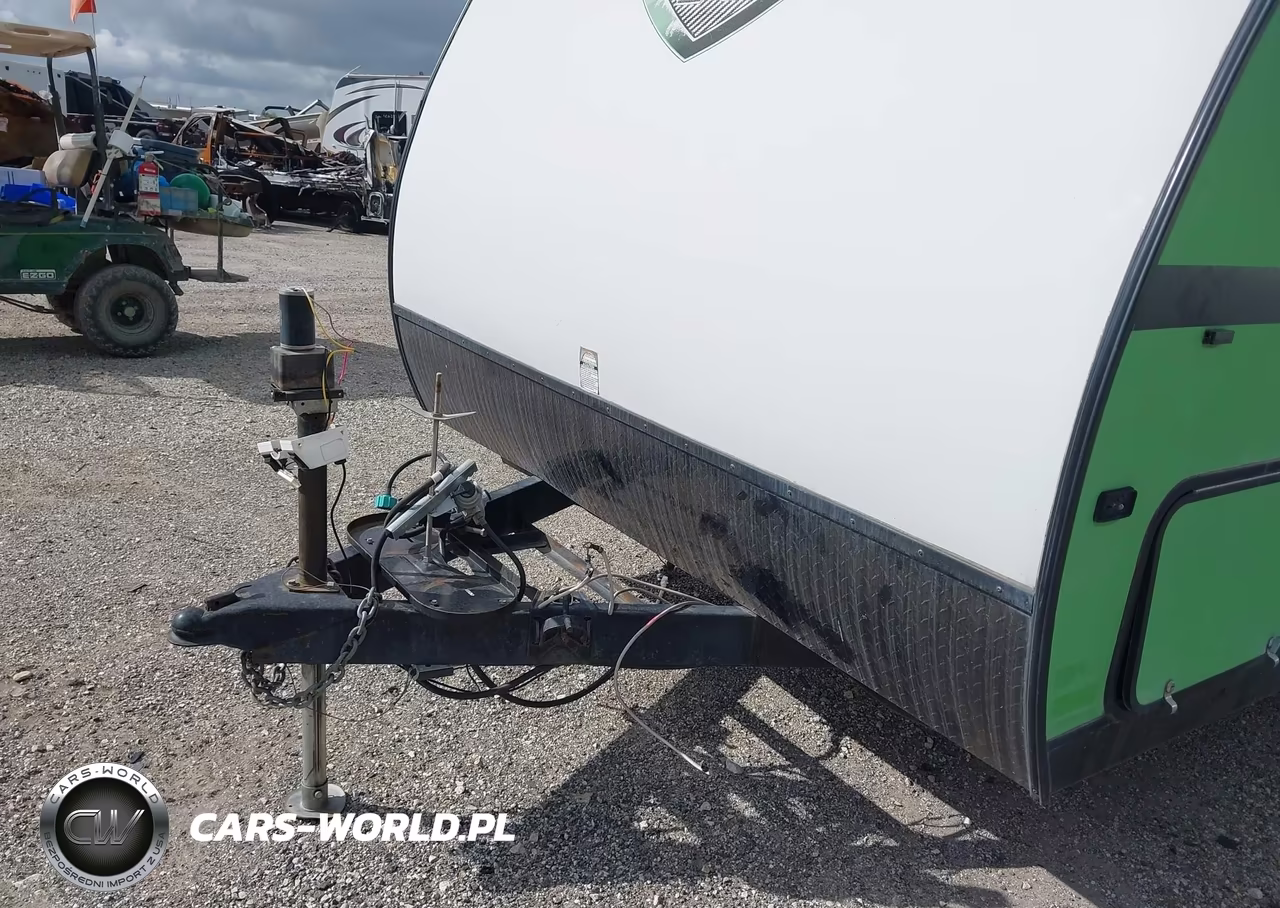 2014 Winnebago Trailer VIN:54CAG0M28E1688715 - 10