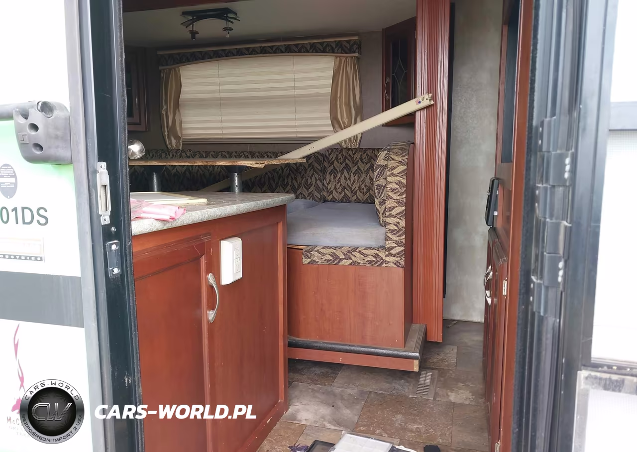 2014 Winnebago Trailer VIN:54CAG0M28E1688715 - 5