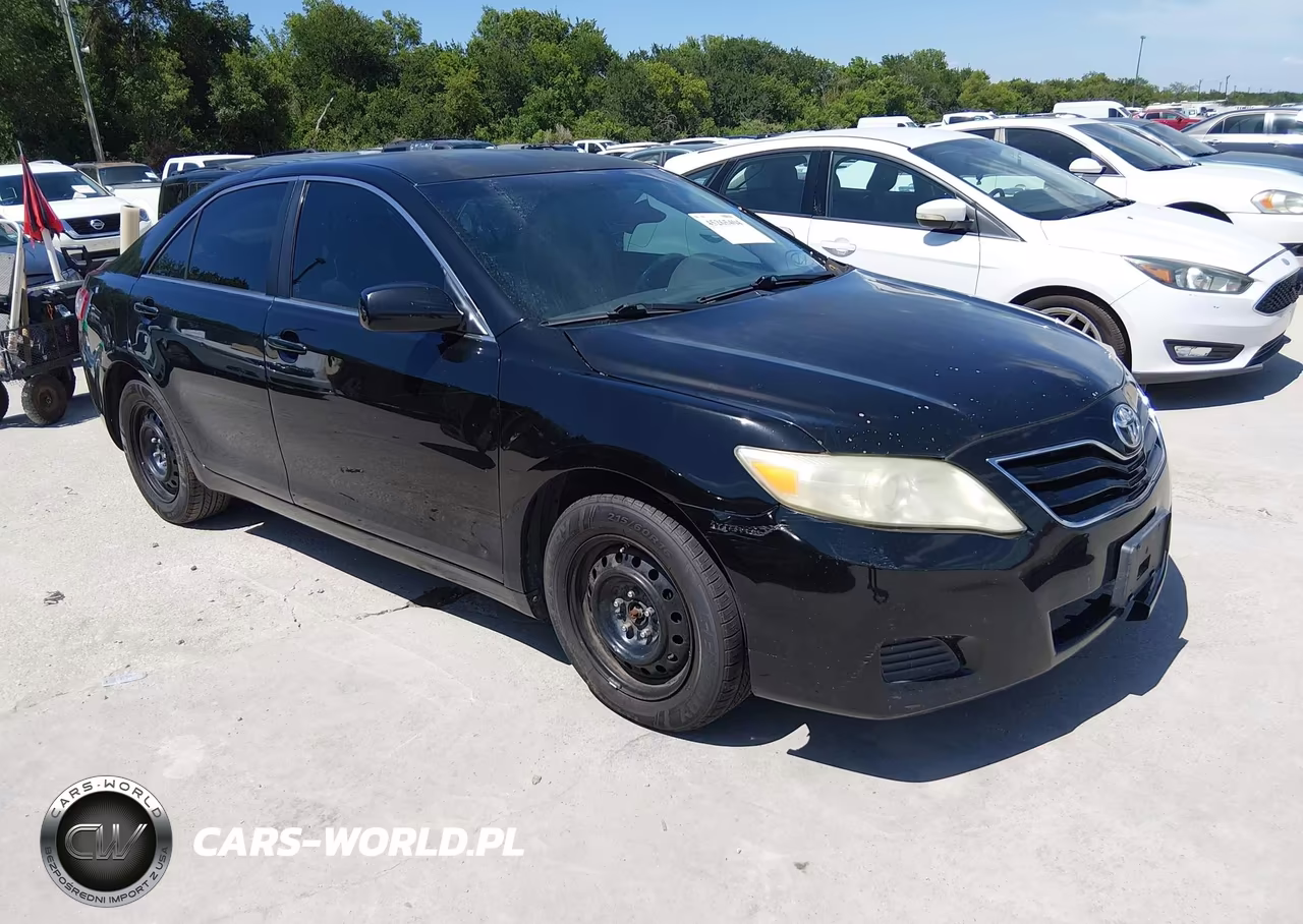 2011 Toyota Camry Le – zdjęcie 1 z 12