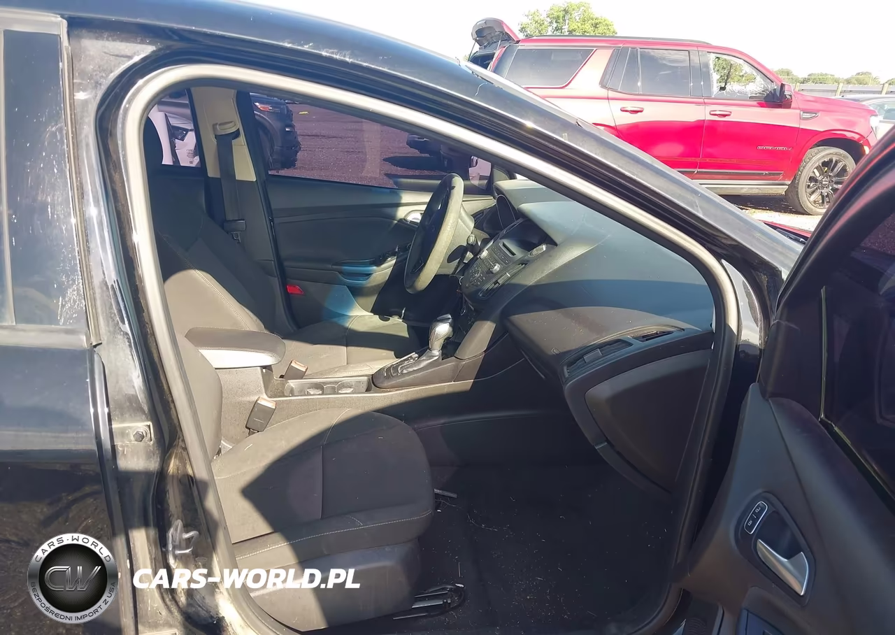 2016 Ford Focus Se VIN:1FADP3F2XGL241912 - 5