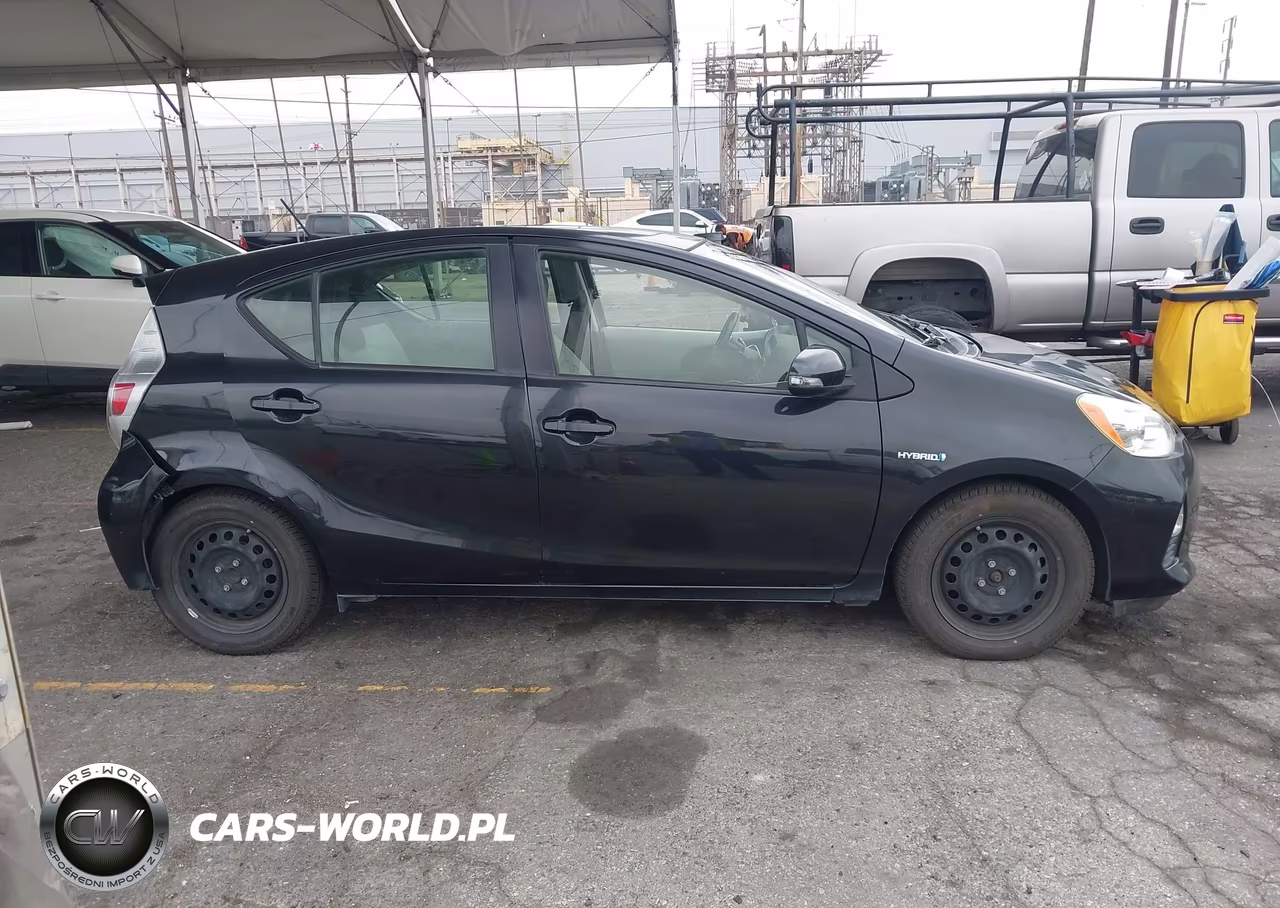 2014 Toyota Prius C One VIN:JTDKDTB34E1082550 - 13