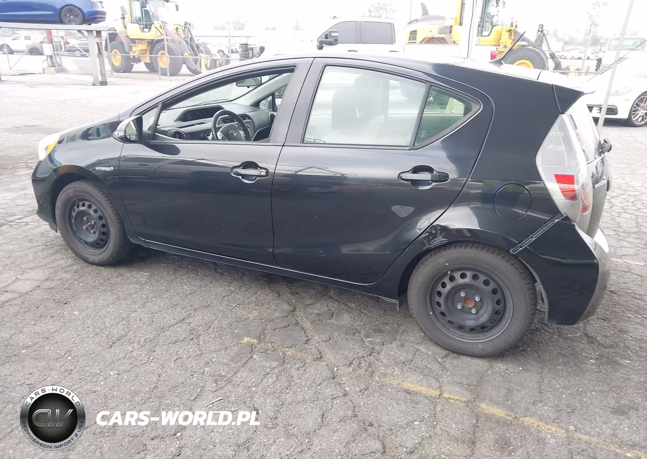 2014 Toyota Prius C One VIN:JTDKDTB34E1082550 - 3