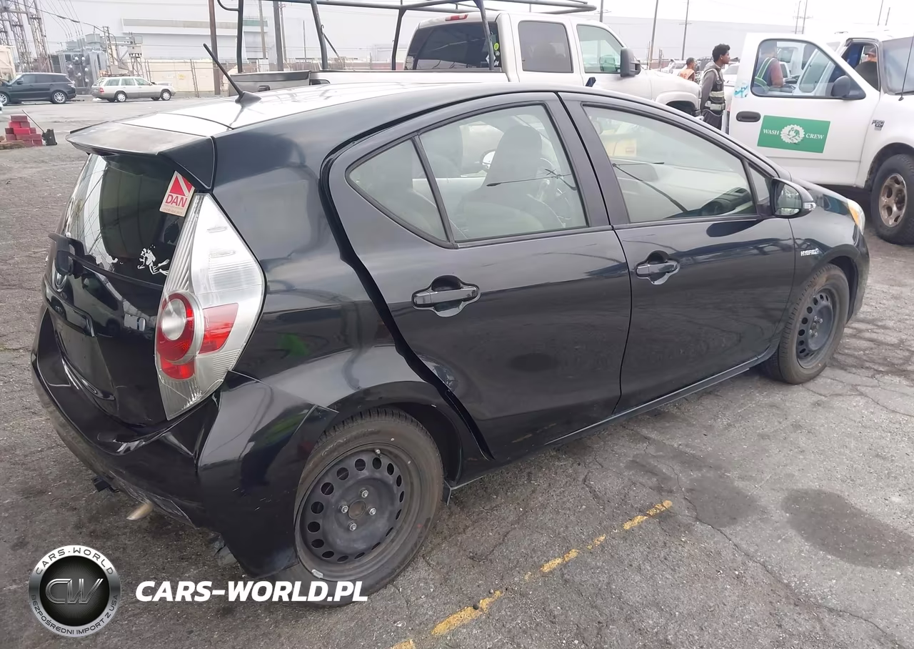 2014 Toyota Prius C One VIN:JTDKDTB34E1082550 - 4