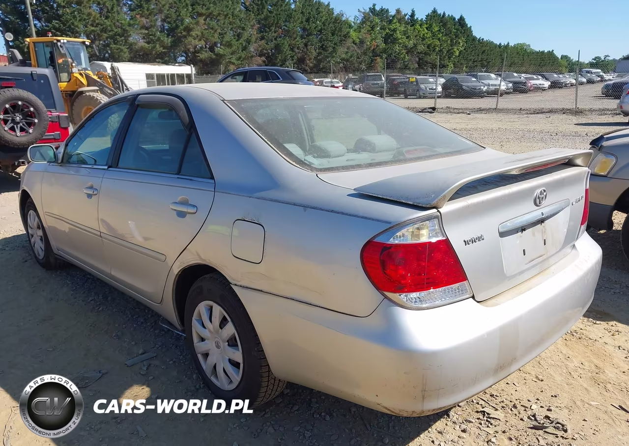 2005 Toyota Camry Le VIN:4T1BE30K05U560951 - 3