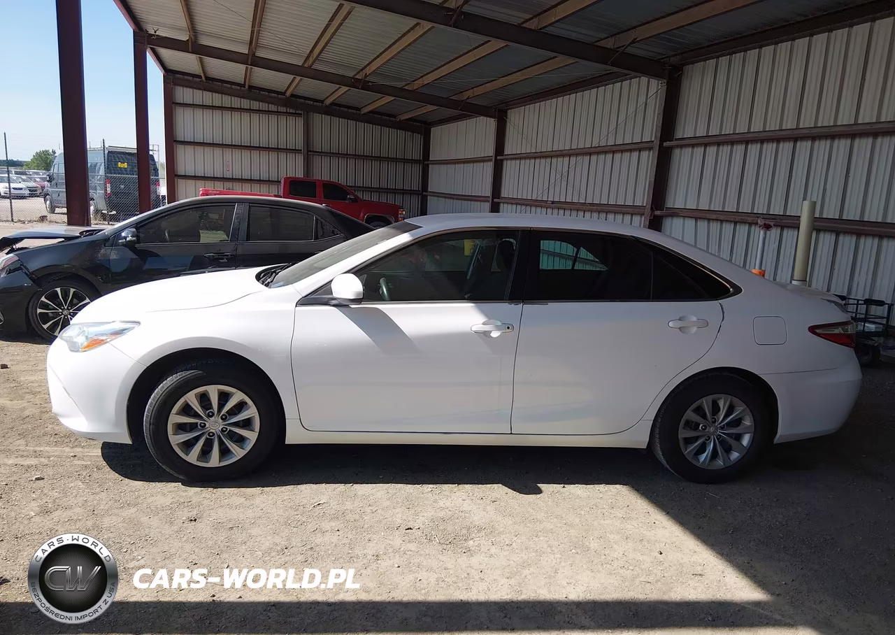 2016 Toyota Camry Le VIN:4T4BF1FKXGR522323 - 15