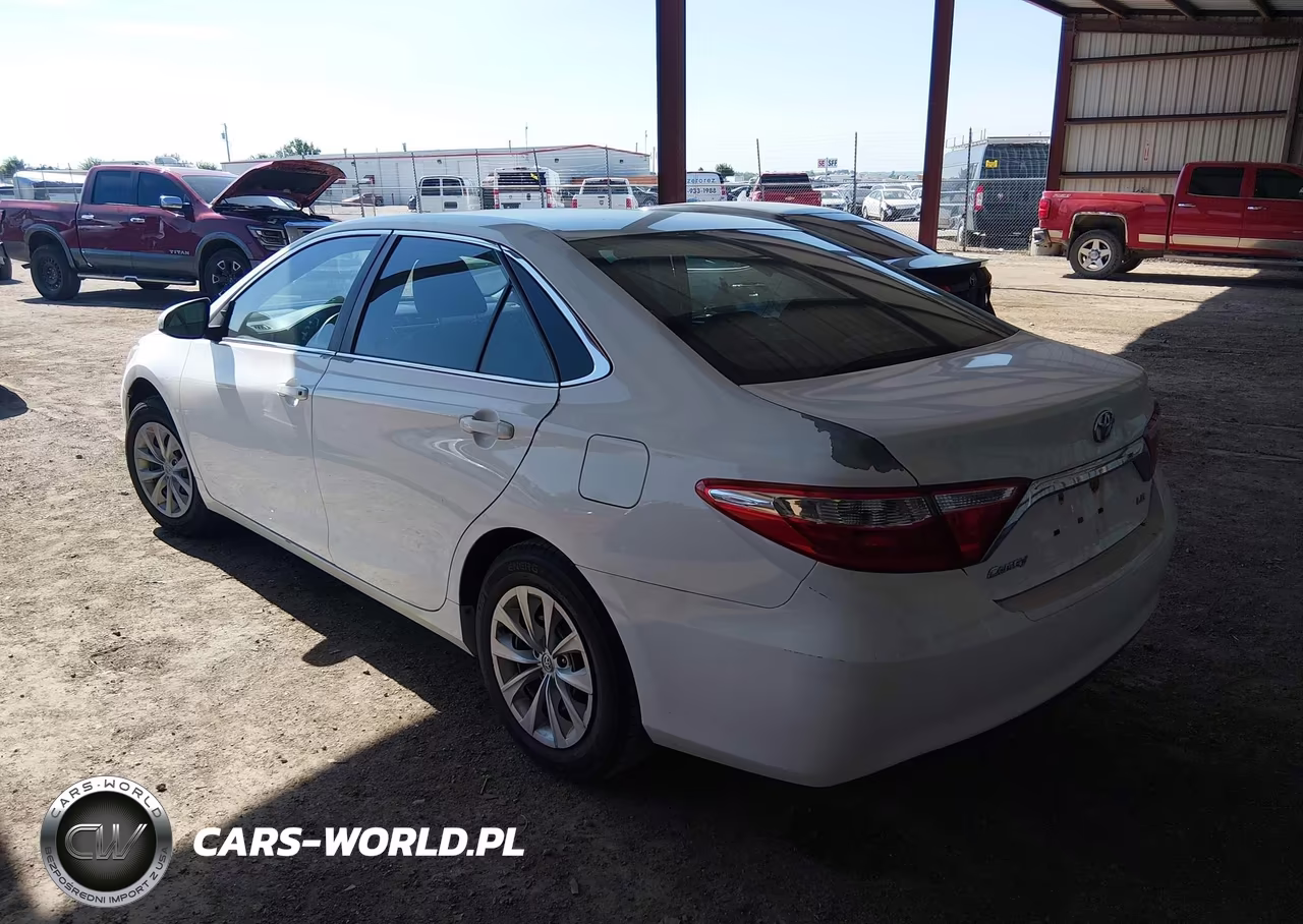 2016 Toyota Camry Le VIN:4T4BF1FKXGR522323 - 3