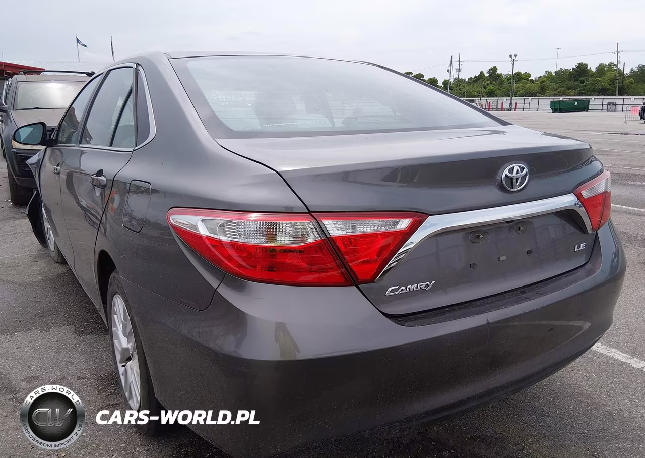 2016 Toyota Camry Le VIN:4T4BF1FK4GR541823 - 3