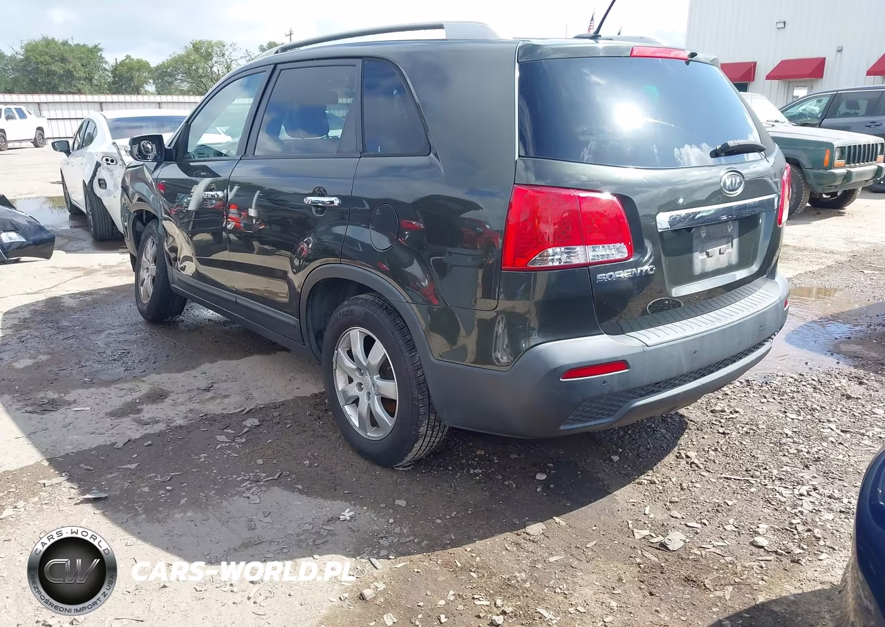 2011 Kia Sorento Lx VIN:5XYKT4A11BG161257 - 3