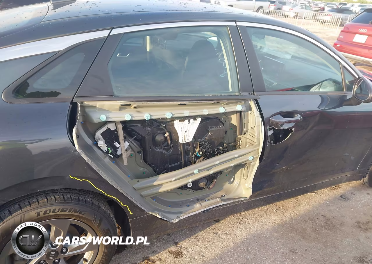 2021 Kia K5 Lxs VIN:5XXG14J26MG070853 - 6