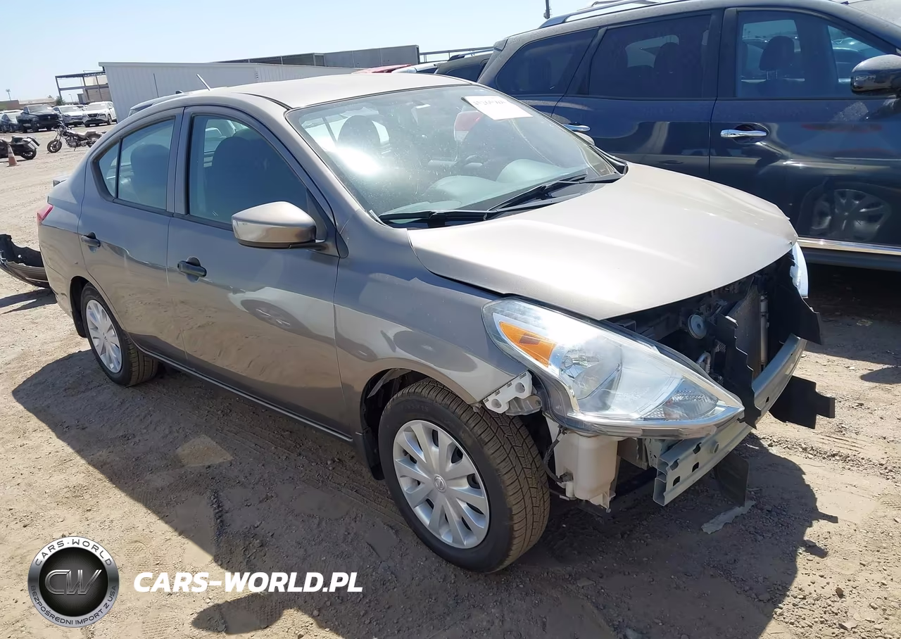 2017 Nissan Versa 1.6 S+