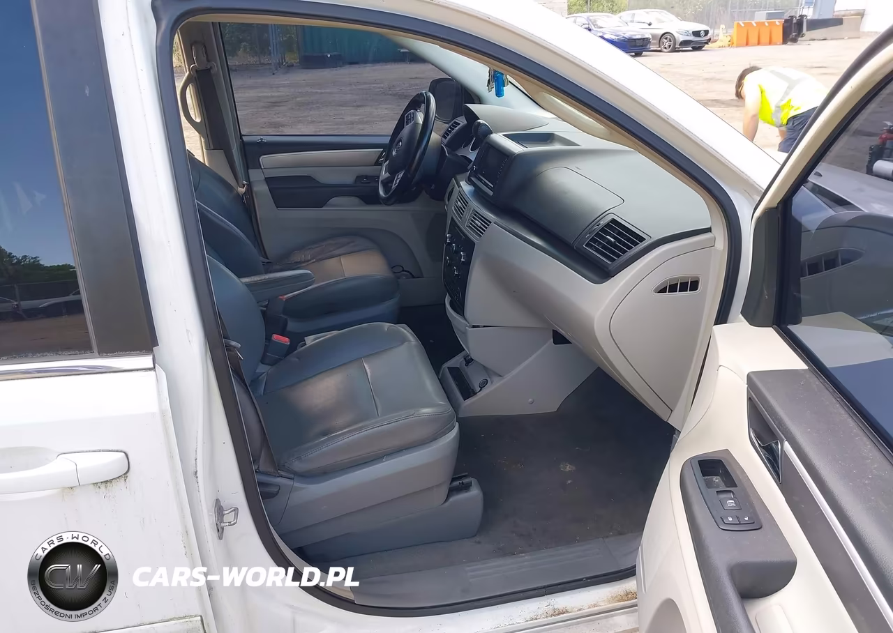 2012 Volkswagen Routan Se VIN:2C4RVABG1CR217673 - 5