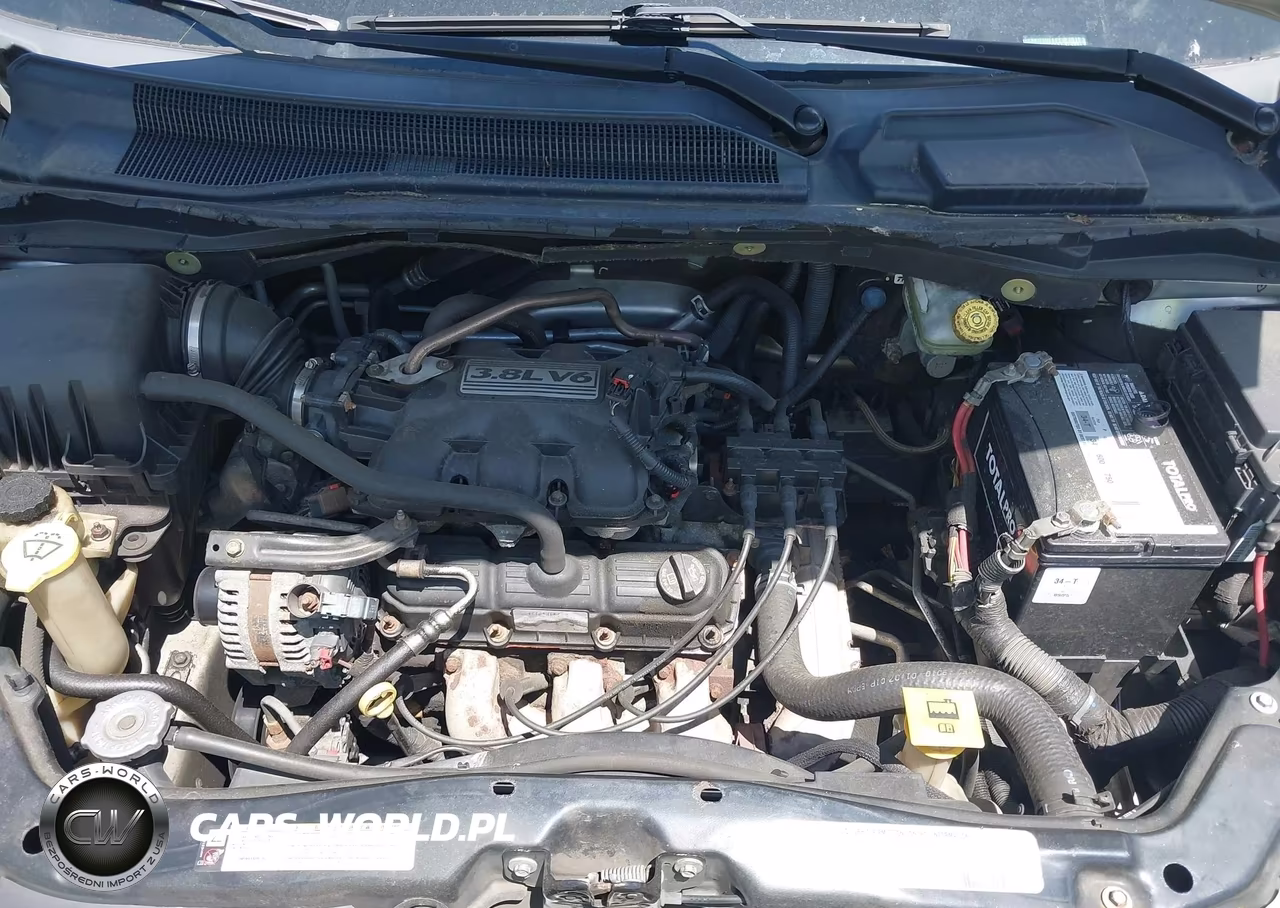 2010 Chrysler Town & Country Touring VIN:2A4RR5D18AR451143 - 10