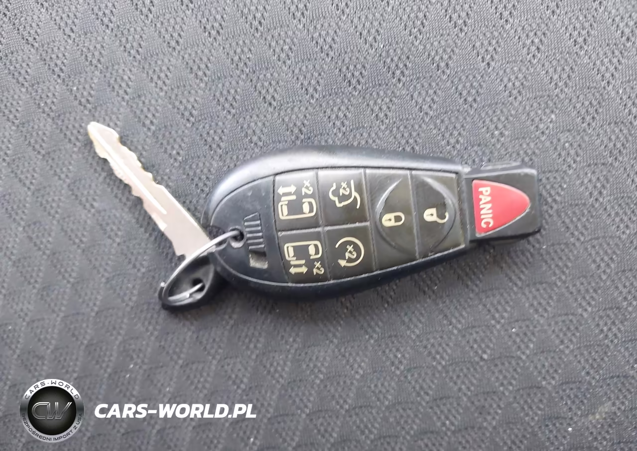 2010 Chrysler Town & Country Touring VIN:2A4RR5D18AR451143 - 11