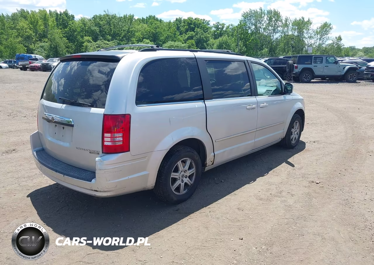 2010 Chrysler Town & Country Touring VIN:2A4RR5D18AR451143 - 4