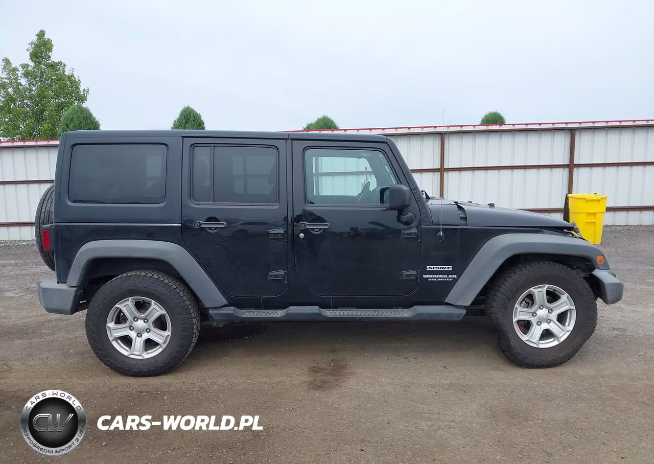2015 Jeep Wrangler Unlimited Sport VIN:1C4BJWDG2FL747199 - 13