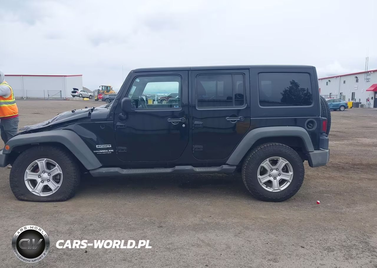 2015 Jeep Wrangler Unlimited Sport VIN:1C4BJWDG2FL747199 - 14