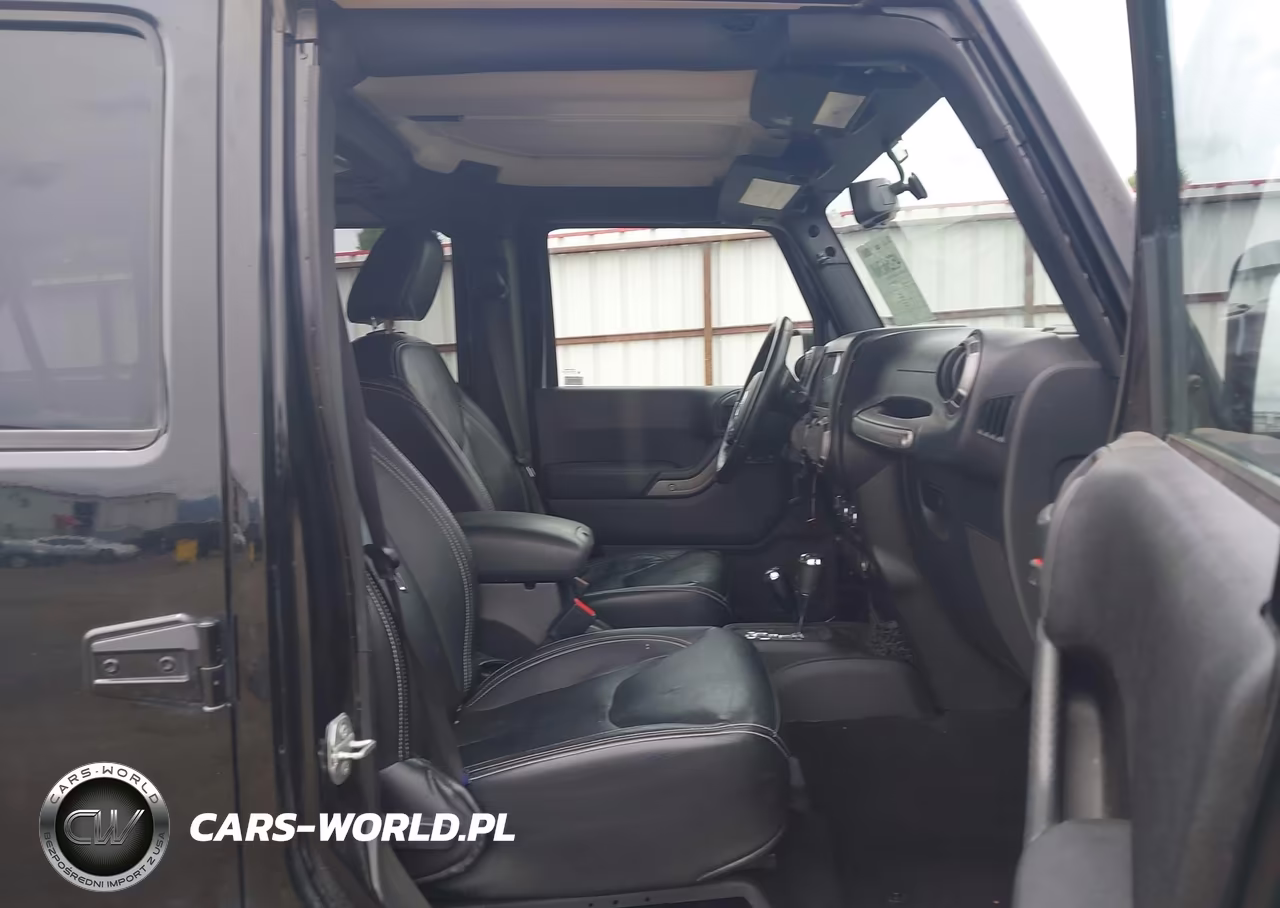 2015 Jeep Wrangler Unlimited Sport VIN:1C4BJWDG2FL747199 - 5