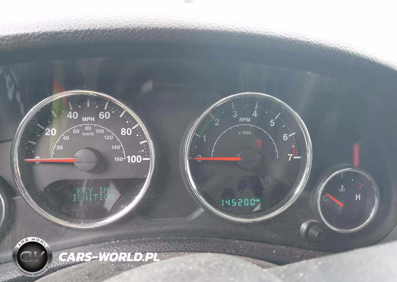 2015 Jeep Wrangler Unlimited Sport VIN:1C4BJWDG2FL747199 - 7