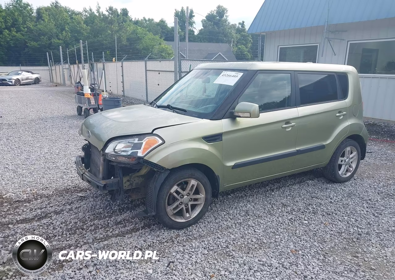 2011 Kia Soul + VIN:KNDJT2A28B7237675 - 13