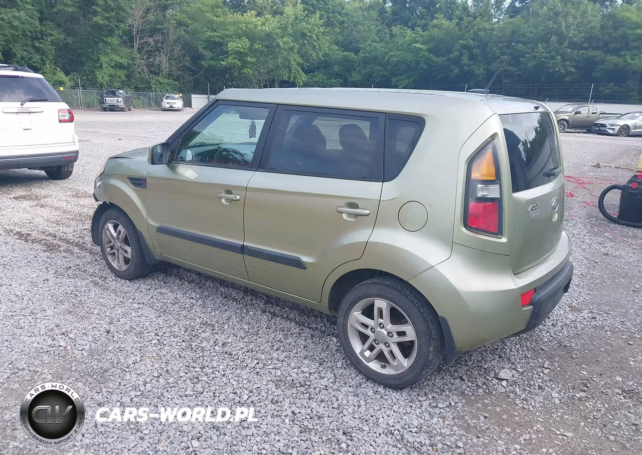 2011 Kia Soul + VIN:KNDJT2A28B7237675 - 3