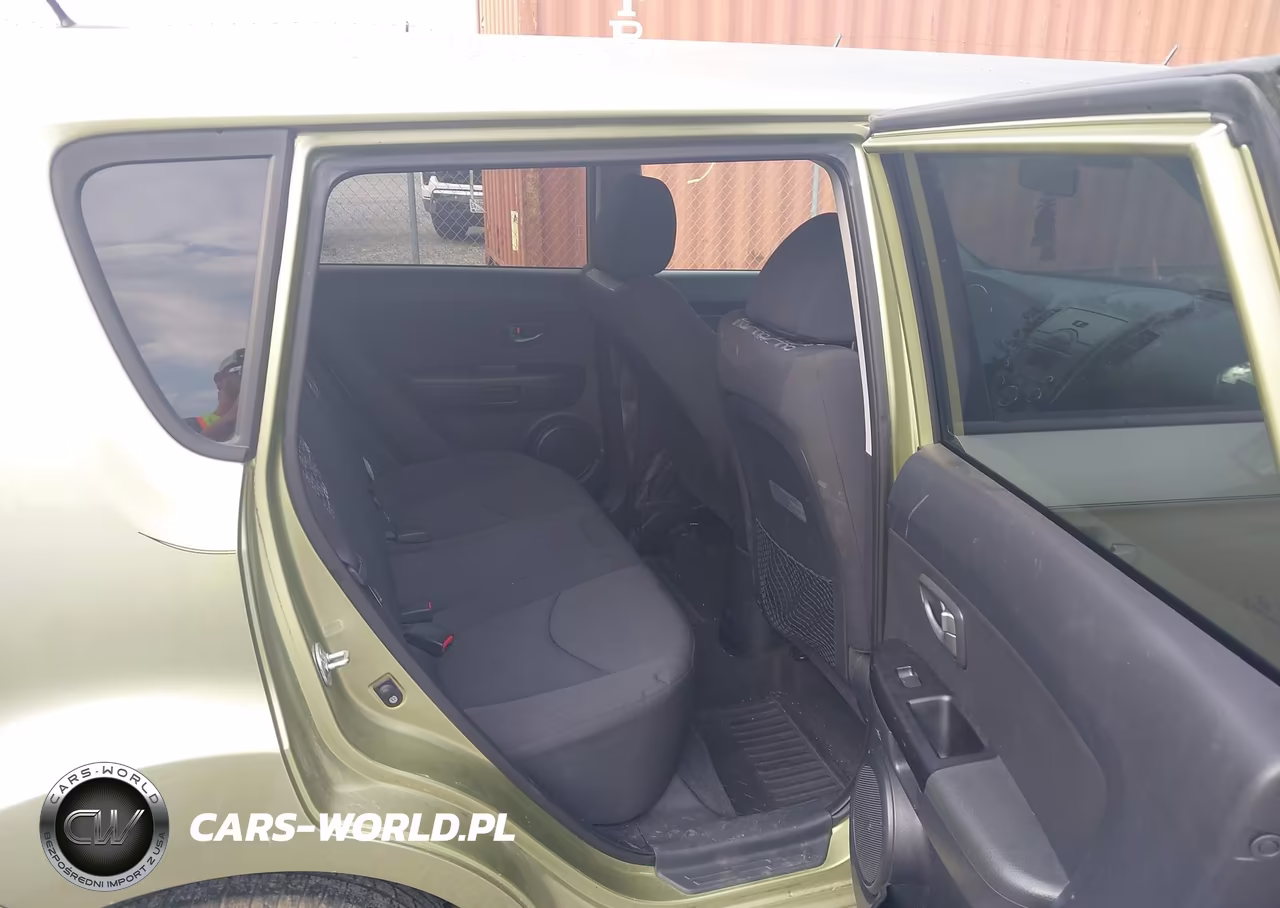 2011 Kia Soul + VIN:KNDJT2A28B7237675 - 8