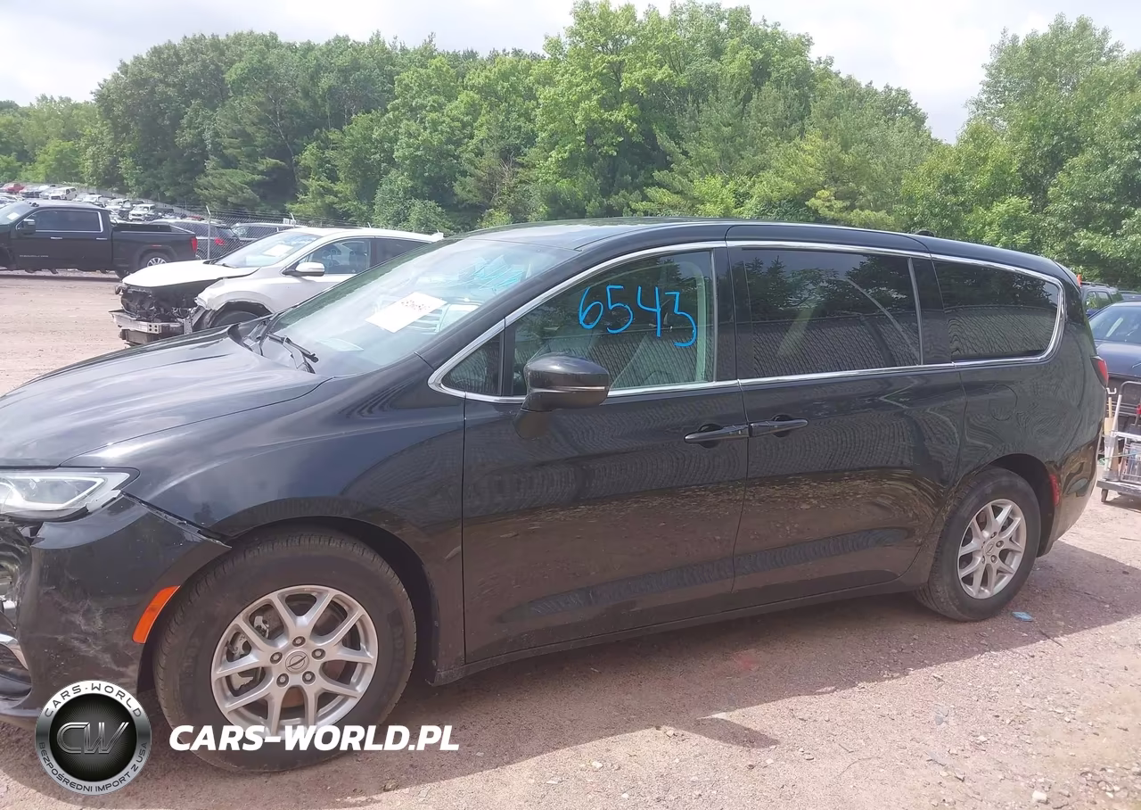 2023 Chrysler Pacifica Touring L VIN:2C4RC1BG9PR615936 - 14