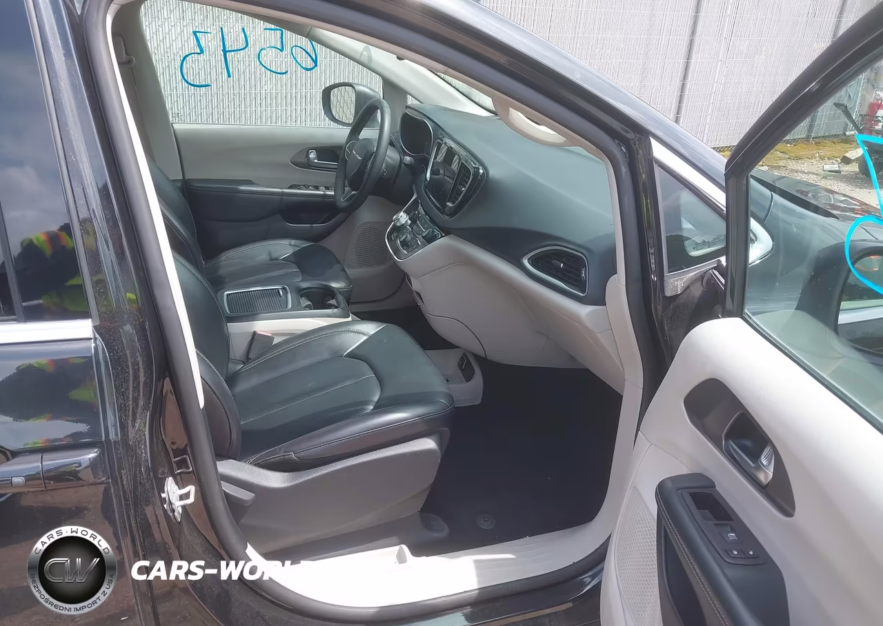 2023 Chrysler Pacifica Touring L VIN:2C4RC1BG9PR615936 - 5
