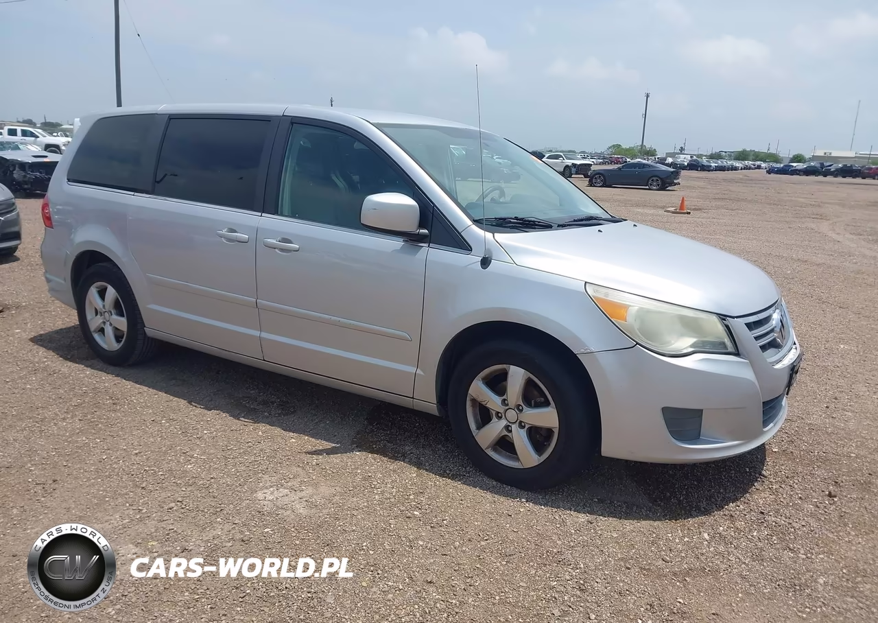2010 Volkswagen Routan Se