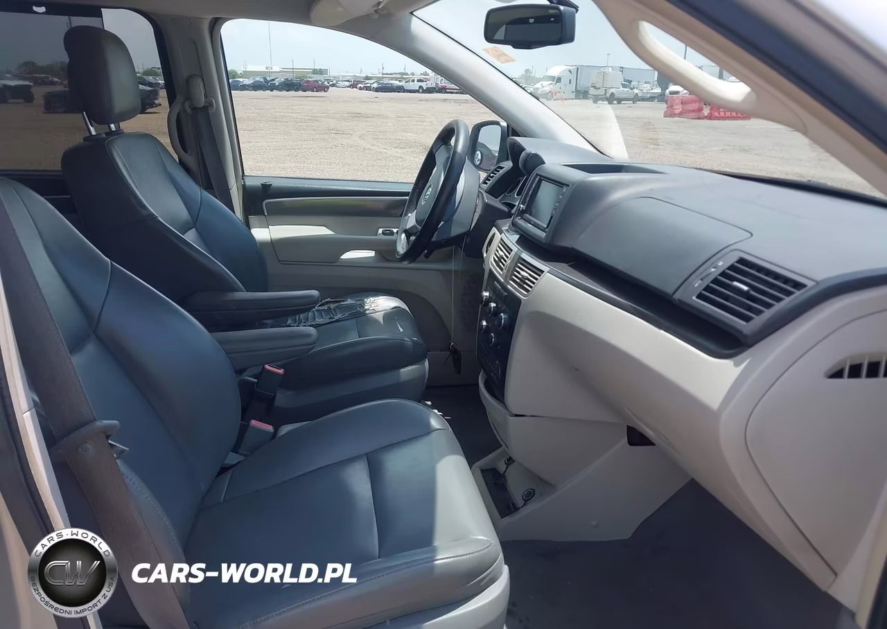 2010 Volkswagen Routan Se VIN:2V4RW3D18AR324756 - 5