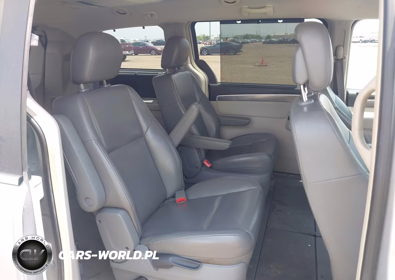 2010 Volkswagen Routan Se VIN:2V4RW3D18AR324756 - 8
