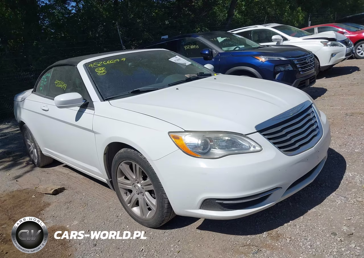 2013 Chrysler 200 Touring – zdjęcie 1 z 11