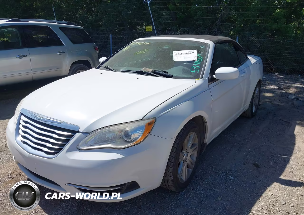 2013 Chrysler 200 Touring VIN:1C3BCBEB8DN539825 - 2