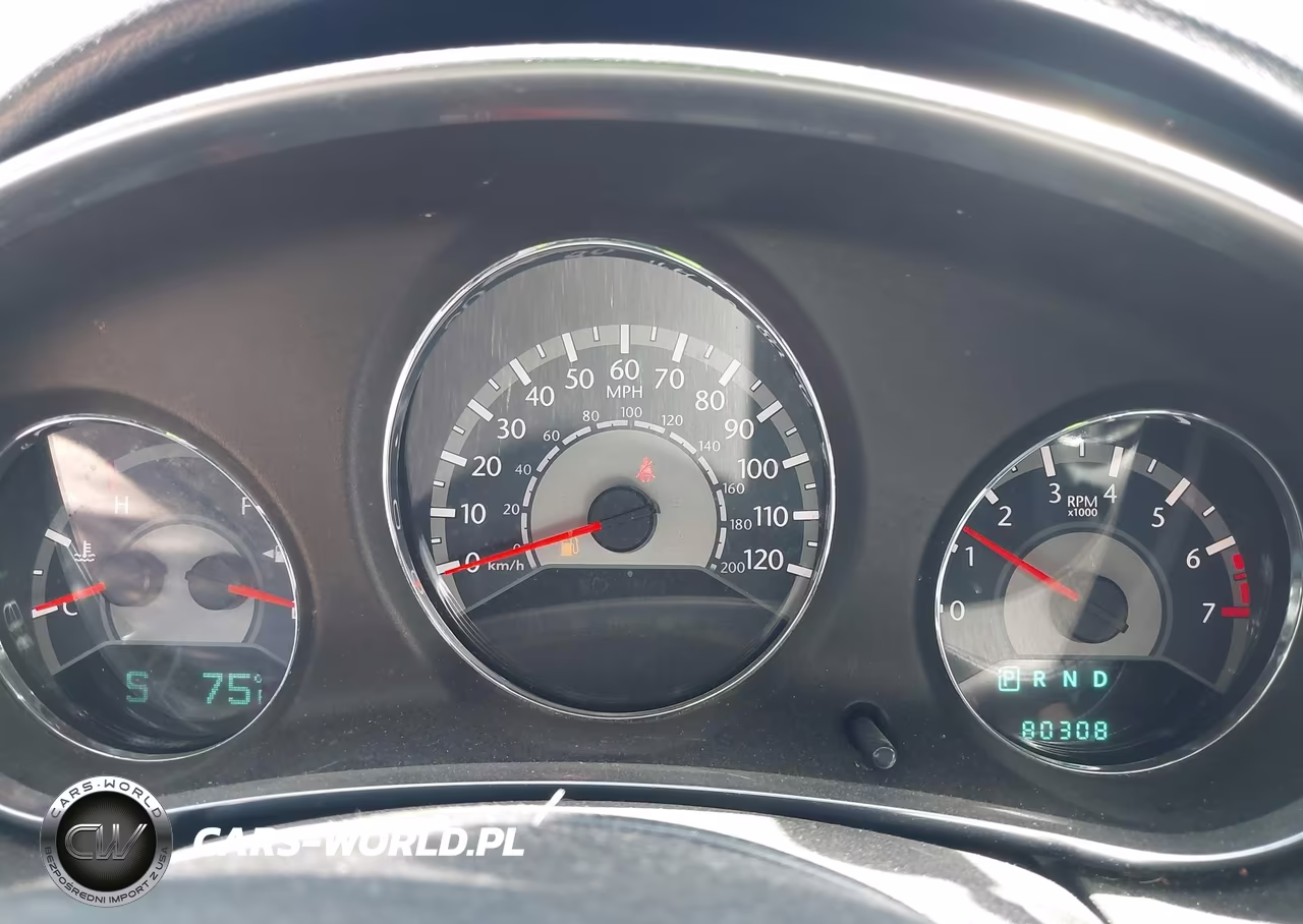 2013 Chrysler 200 Touring VIN:1C3BCBEB8DN539825 - 7