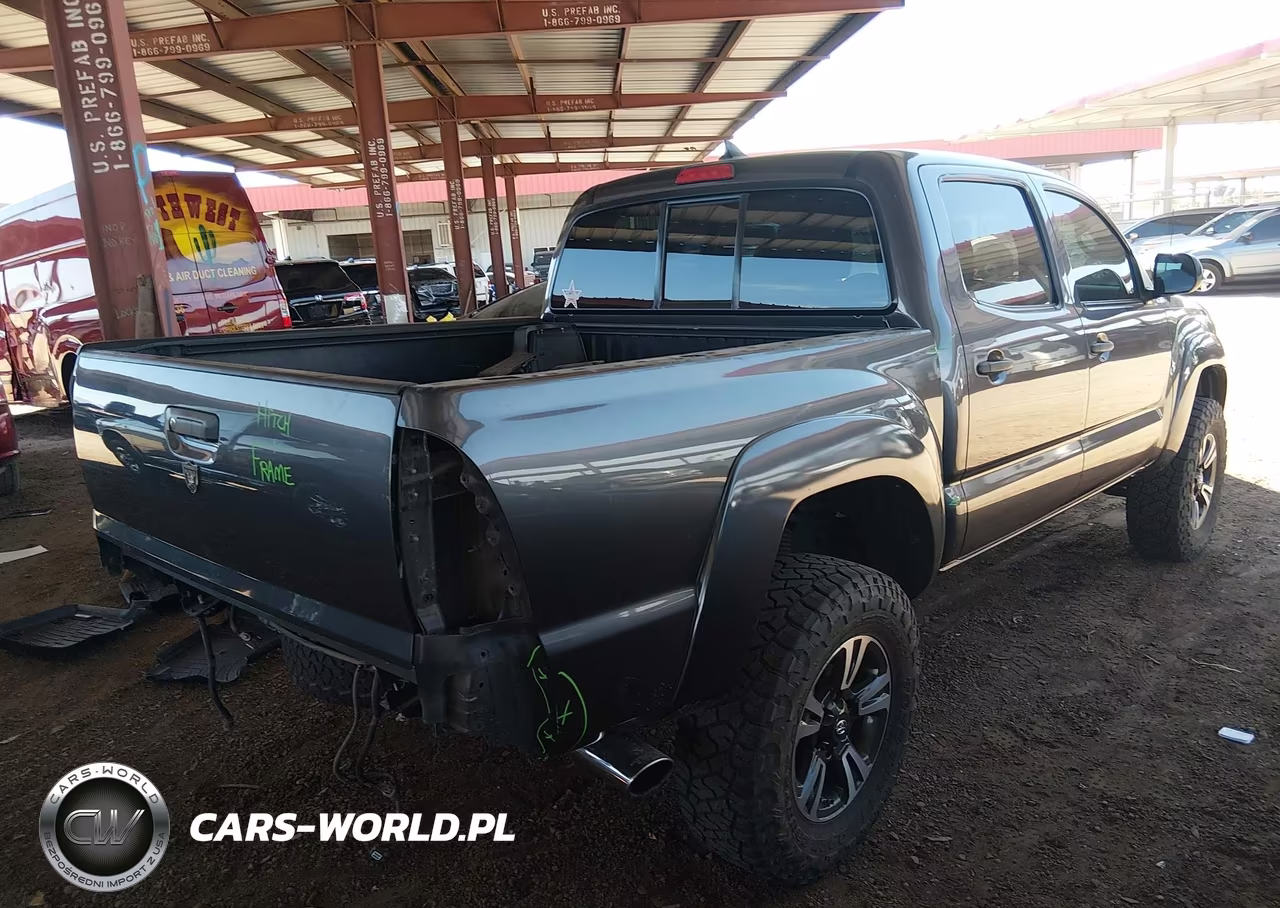 2015 Toyota Tacoma Prerunner V6 VIN:5TFJU4GN3FX079097 - 4
