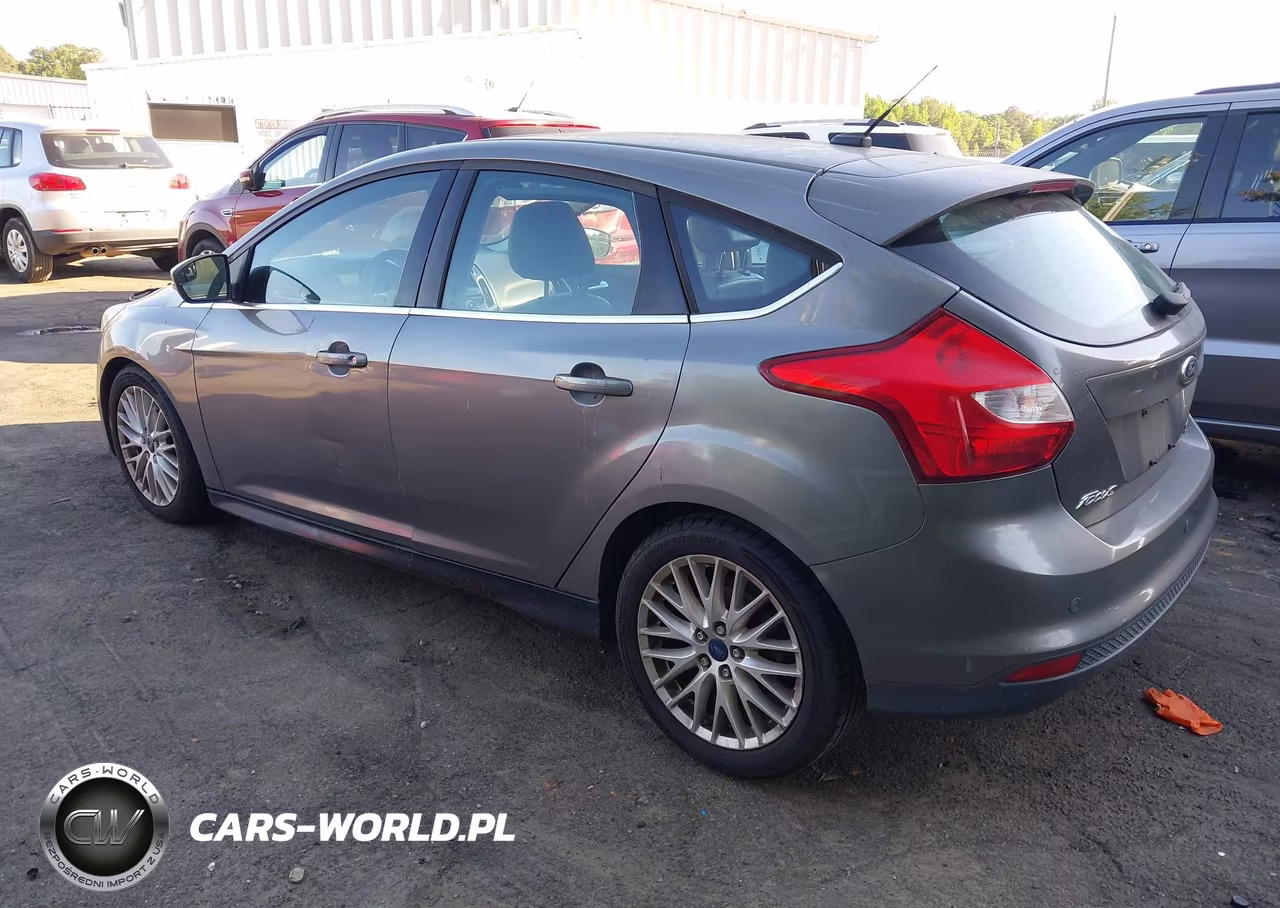 2014 Ford Focus Titanium VIN:1FADP3N25EL319950 - 3