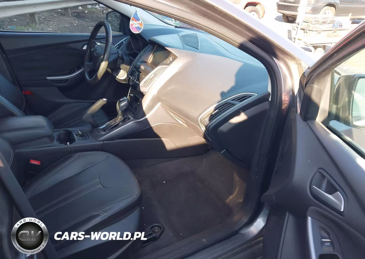 2014 Ford Focus Titanium VIN:1FADP3N25EL319950 - 5