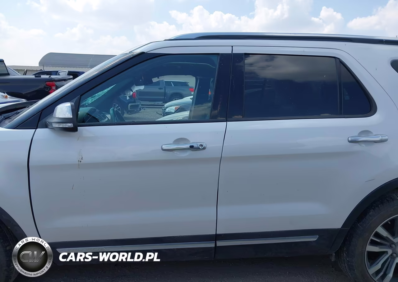 2017 Ford Explorer Platinum VIN:1FM5K8HTXHGA15715 - 14