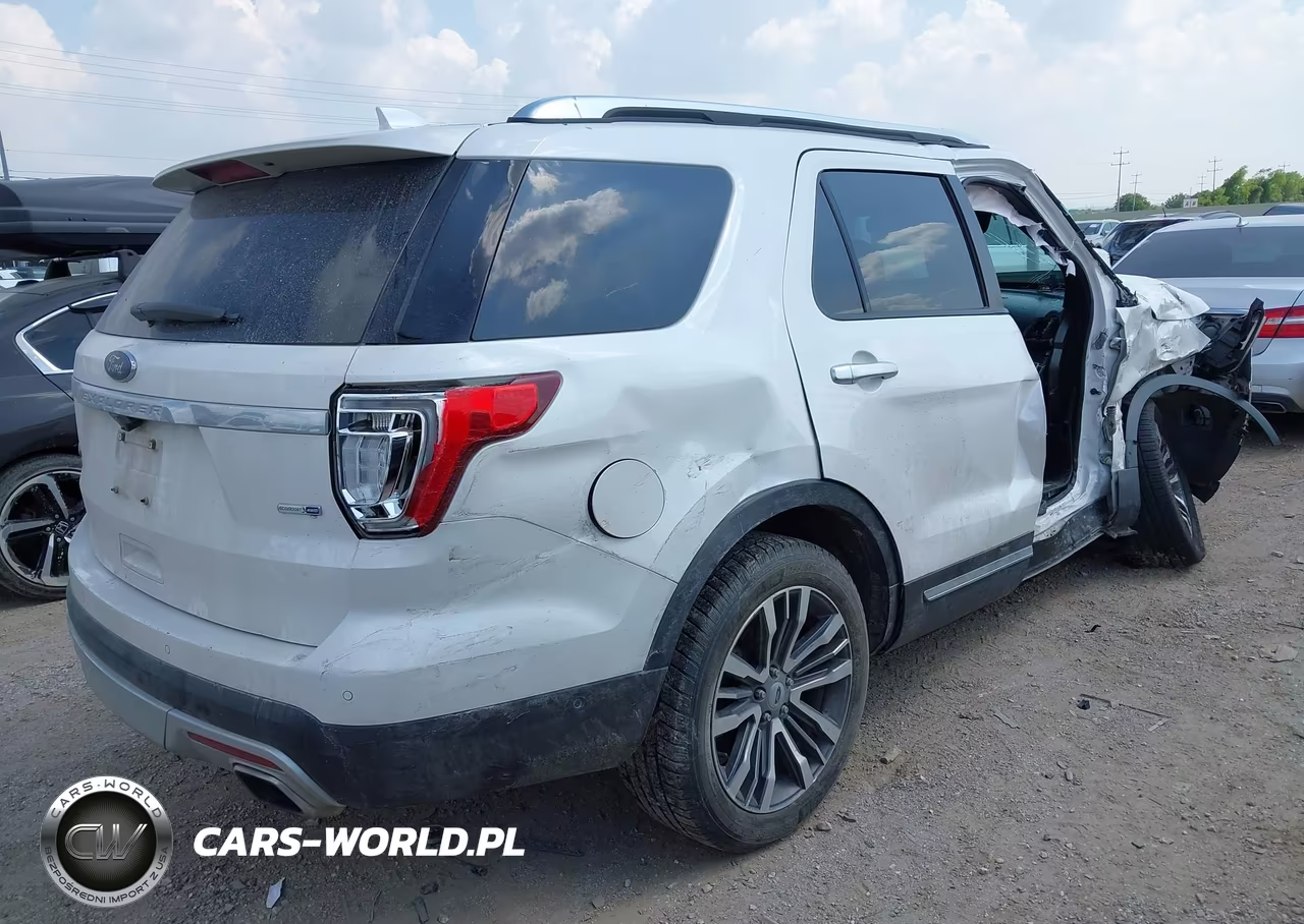 2017 Ford Explorer Platinum VIN:1FM5K8HTXHGA15715 - 4