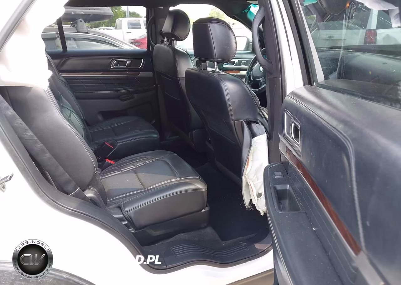 2017 Ford Explorer Platinum VIN:1FM5K8HTXHGA15715 - 8