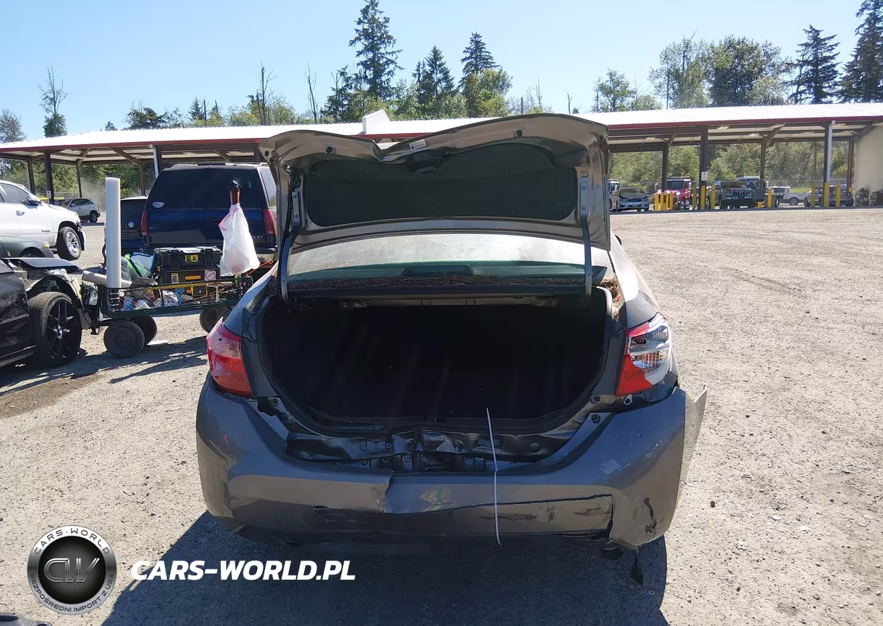 2018 Toyota Corolla Le VIN:2T1BURHE5JC057948 - 17