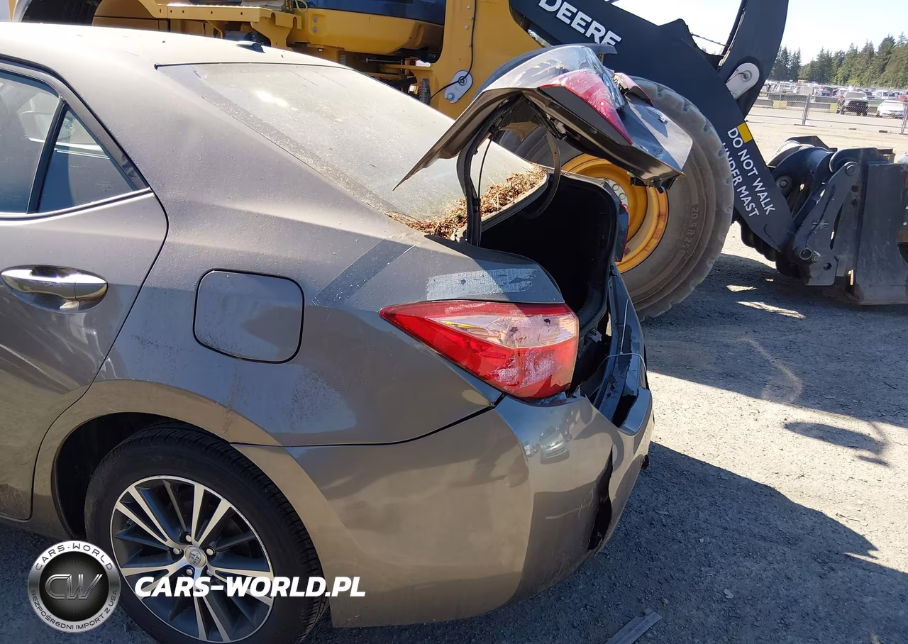 2018 Toyota Corolla Le VIN:2T1BURHE5JC057948 - 18