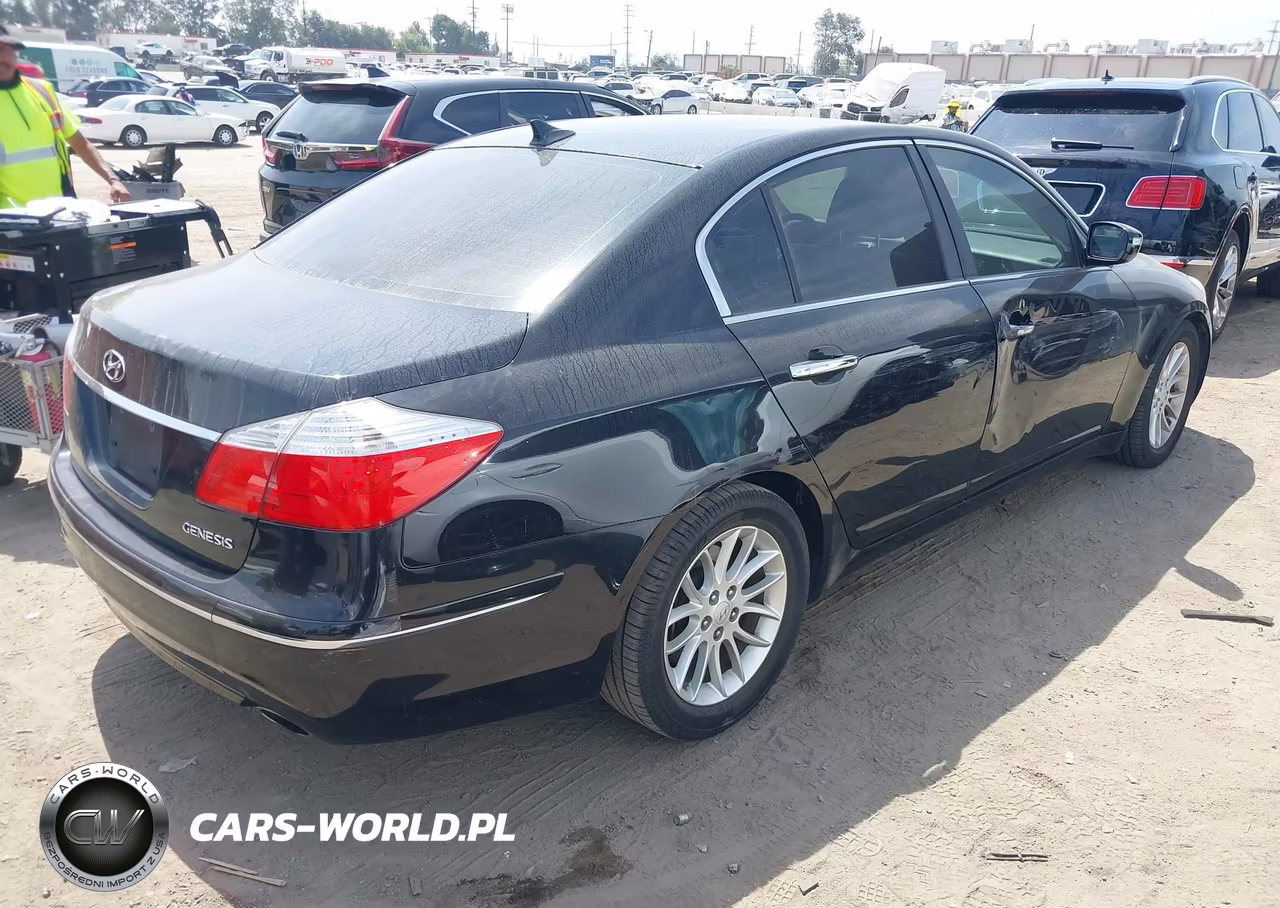 2011 Hyundai Genesis 3.8 VIN:KMHGC4DE1BU143162 - 4
