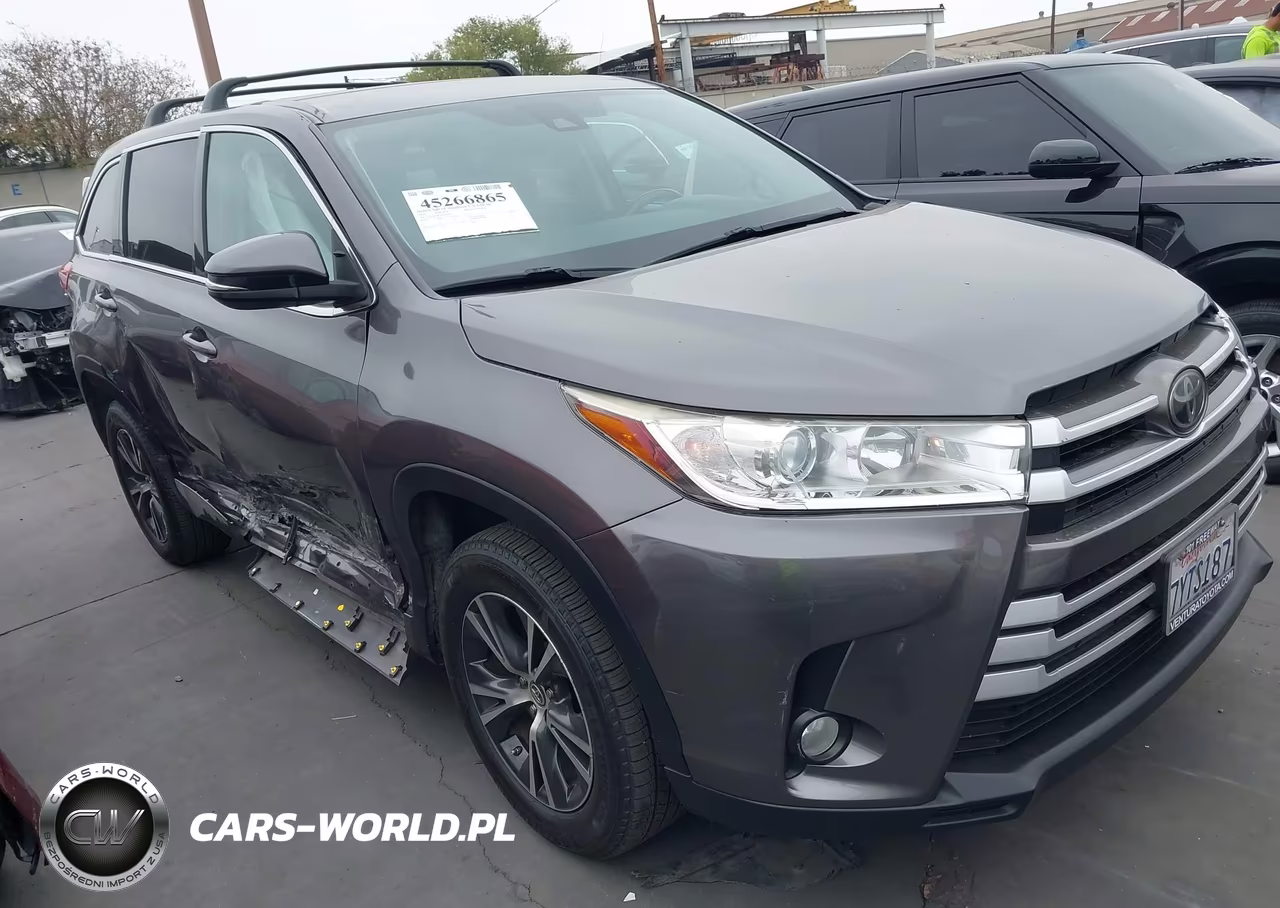 2017 Toyota Highlander Le Plus – zdjęcie 1 z 18