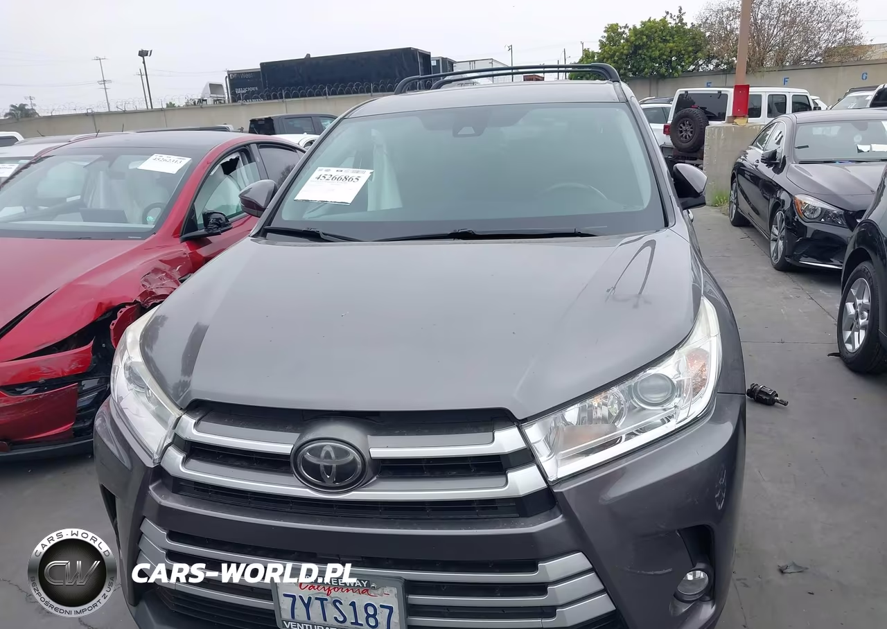2017 Toyota Highlander Le Plus VIN:5TDZZRFH3HS213189 - 13