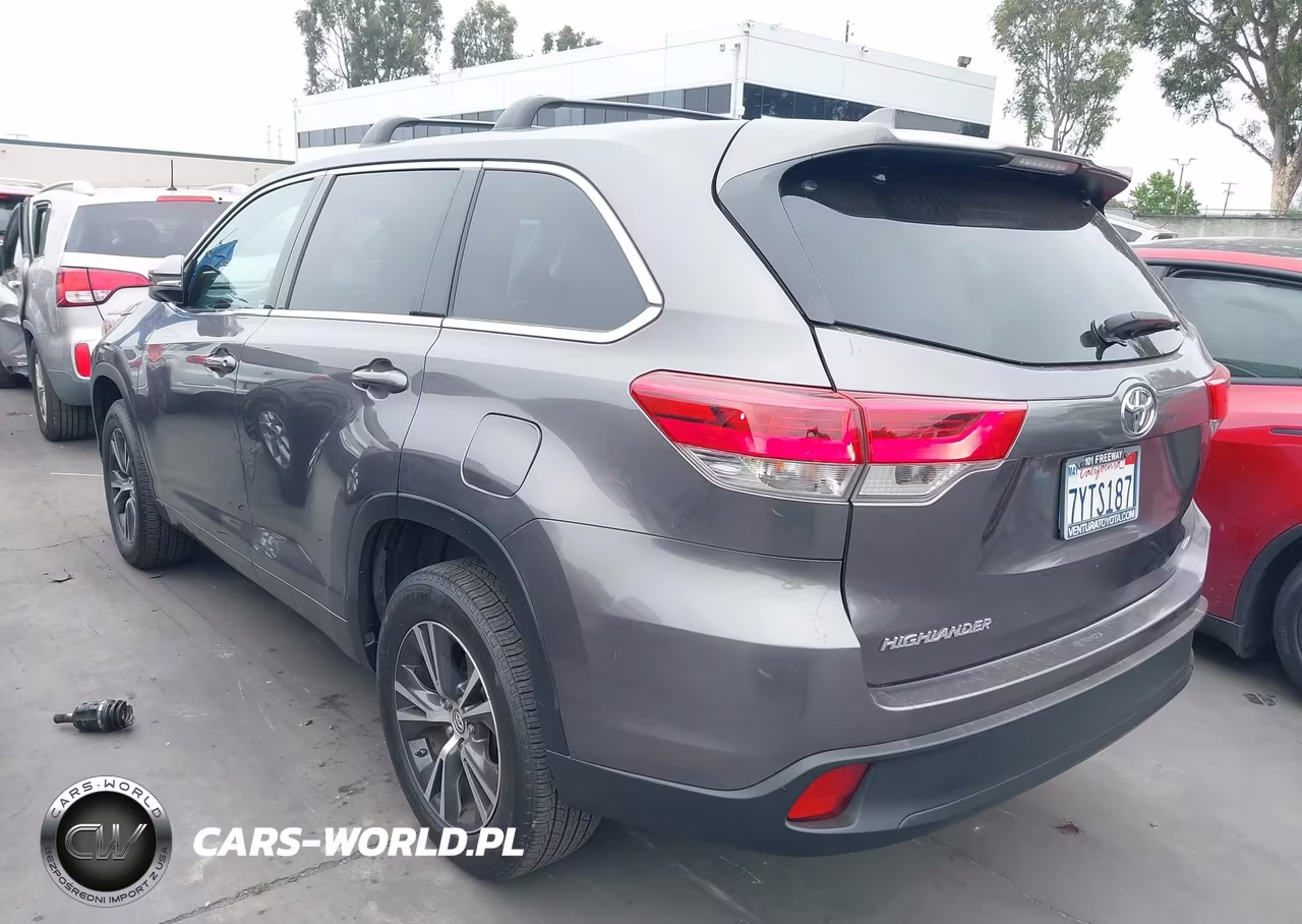 2017 Toyota Highlander Le Plus VIN:5TDZZRFH3HS213189 - 3