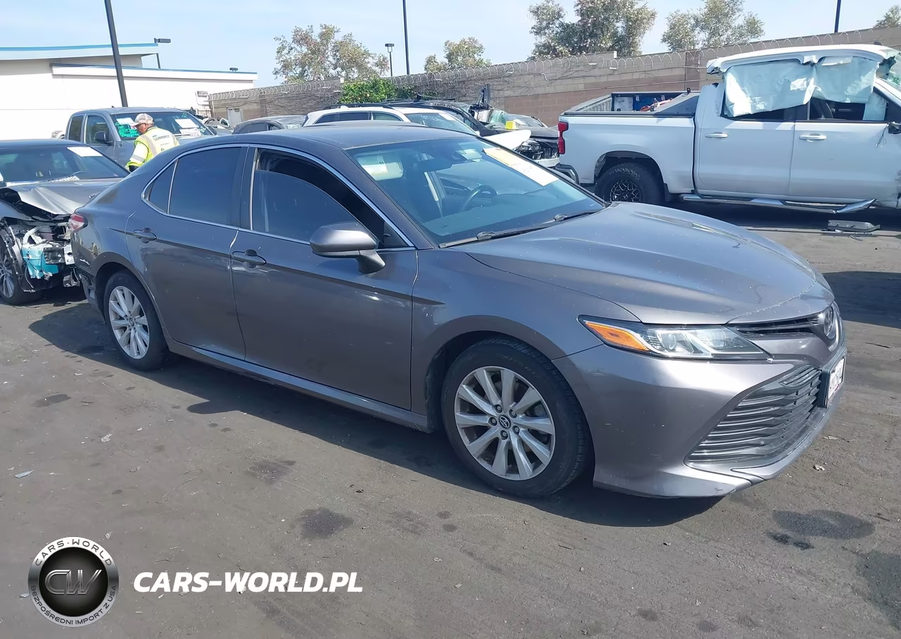 2019 Toyota Camry Le – zdjęcie 1 z 18