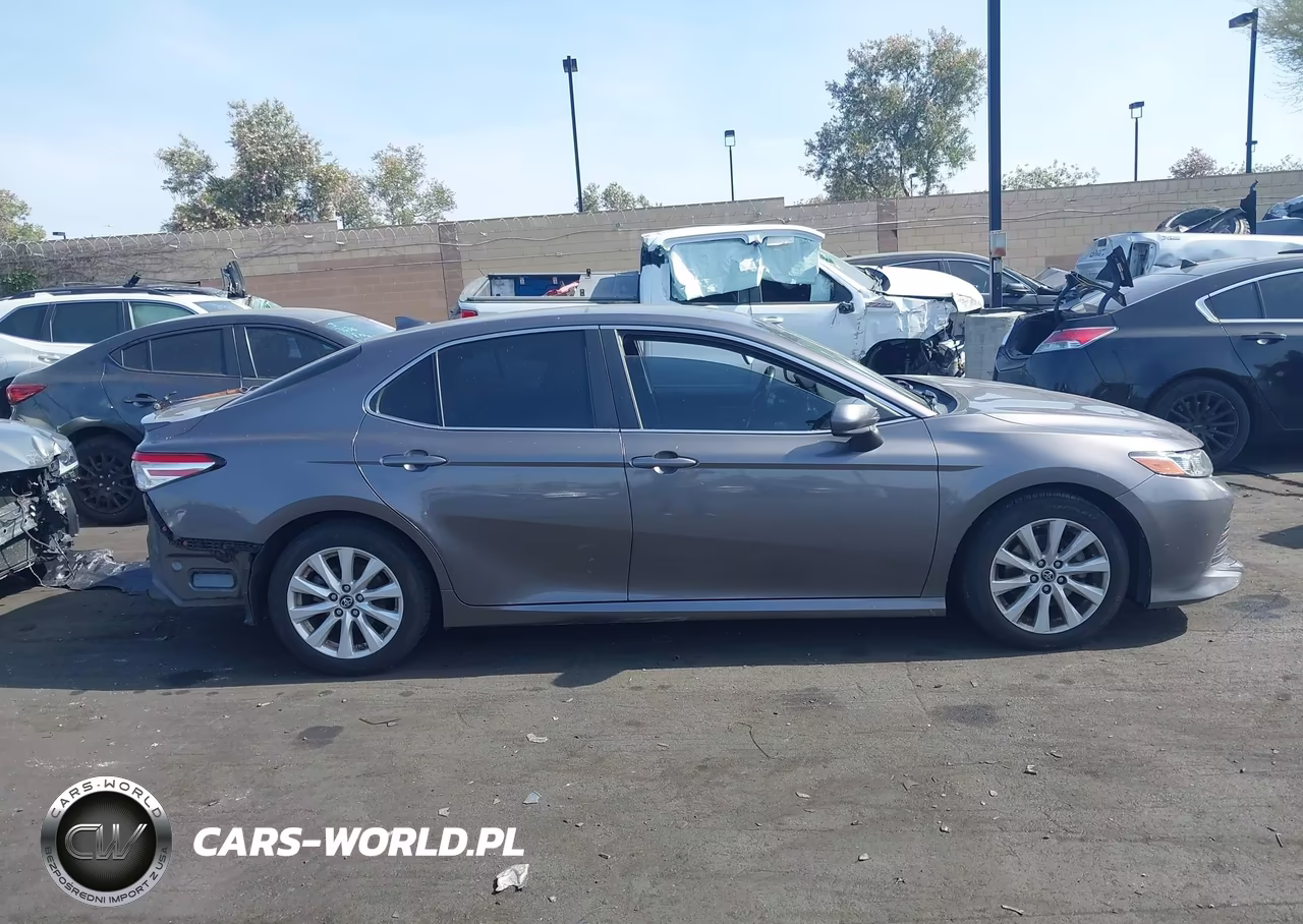2019 Toyota Camry Le VIN:4T1B11HK9KU186193 - 14