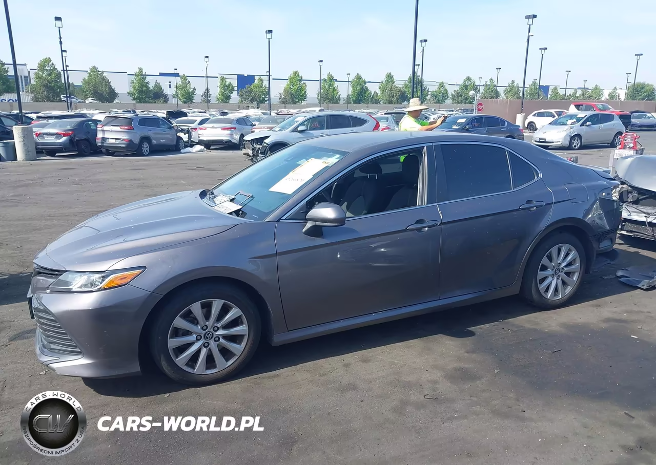 2019 Toyota Camry Le VIN:4T1B11HK9KU186193 - 15