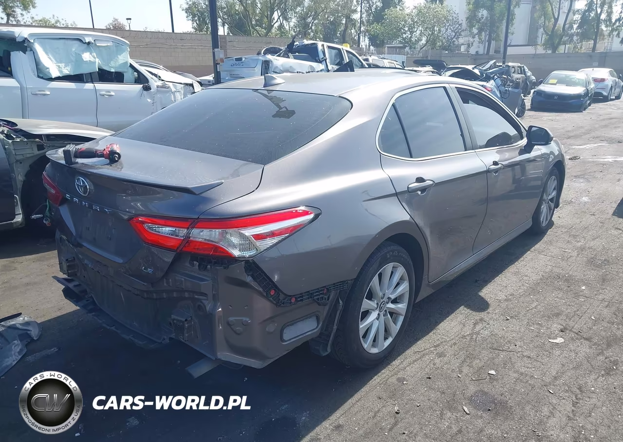 2019 Toyota Camry Le VIN:4T1B11HK9KU186193 - 4
