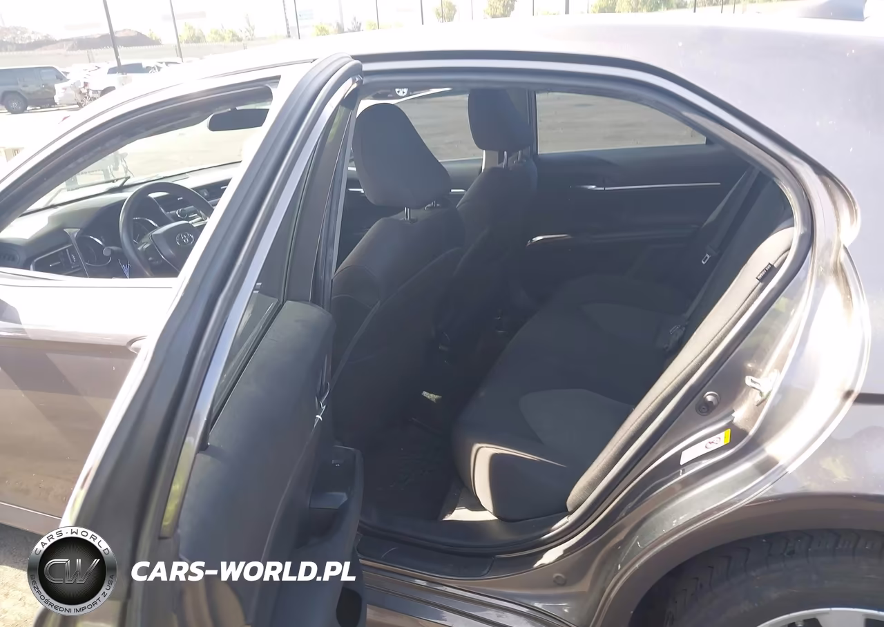 2019 Toyota Camry Le VIN:4T1B11HK9KU186193 - 8